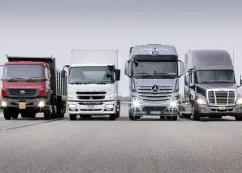 Des camions de transport de marchandises