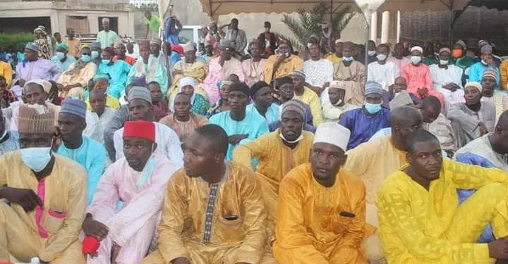 les militants du FSNC célèbrent la fin du jeûne de Ramadan avec leur leader à Garoua