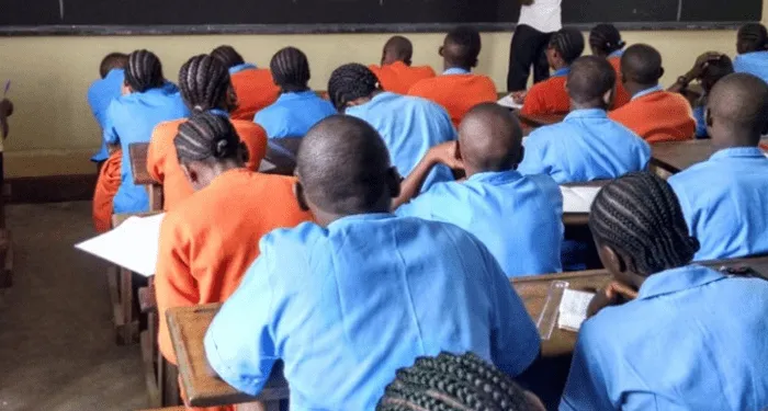 Des Eleves Dans Une Salle De Classe