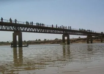 Pont sur le fleuve Logone