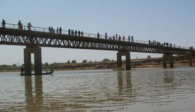 Pont sur le fleuve Logone