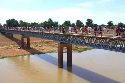 Pont à la frontière Tchad Cameroun
