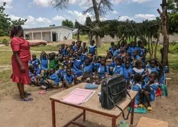 A teacher conduct her class under an improvised shelter in the Northern Province of Cameroon on September 16, 2016. (Photo by REINNIER KAZE / AFP)