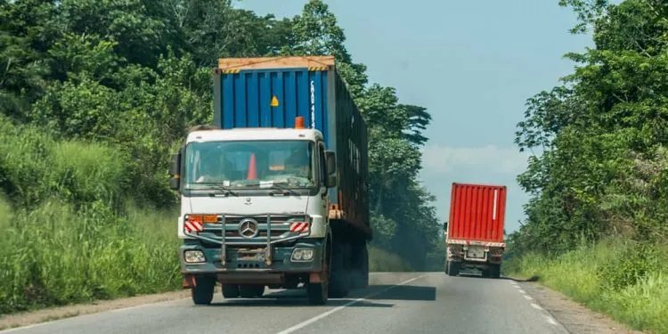 Des camions de transport de marchandises sur les routes du Cameroun. Crédit photo: Ada Mbita.