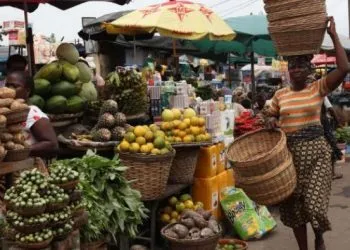 Un marché de vivres frais au Cameroun
