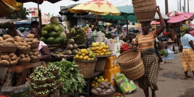 Un marché de vivres frais au Cameroun