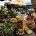 Un marché de vivres frais au Cameroun