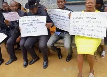 Des Enseignants En Greve Au Cameroun