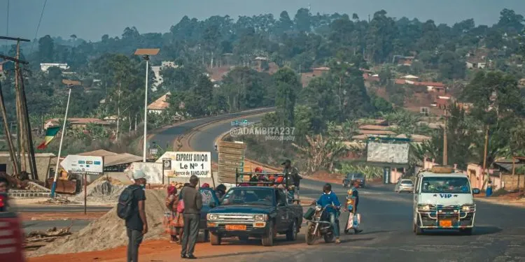 Ouest CMR route - Crédit photo : Ada Mbita.