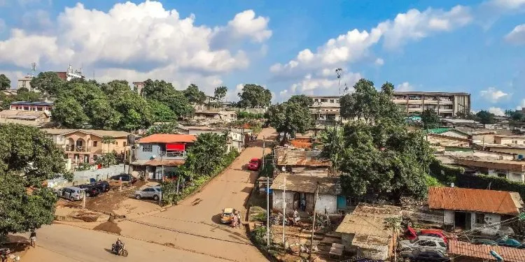 Rues de Yaoundé 3 - Crédit photo : Ada Mbita.