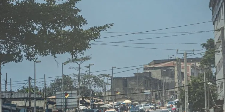 Rues de Yaoundé 4 - Crédit photo : Ada Mbita.
