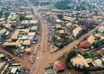 Vue aérienne du centre-ville de Bafoussam