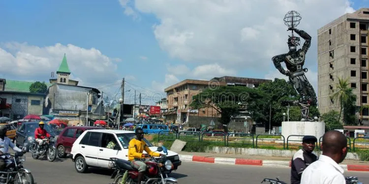 Centre Douala Cameroun One Central Places People Circulating Motos Cars Daylight 40172599