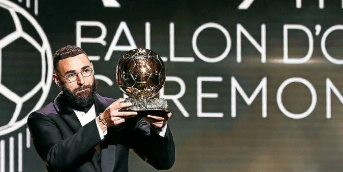 Real Madrid's French forward Karim Benzema receives the Ballon d'Or award during the 2022 Ballon d'Or France Football award ceremony at the Theatre du Chatelet in Paris on October 17, 2022. (Photo by FRANCK FIFE / AFP)