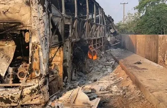 Eleven die in Nigerian Bus