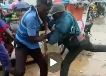 Officer fights civilian Cameroon