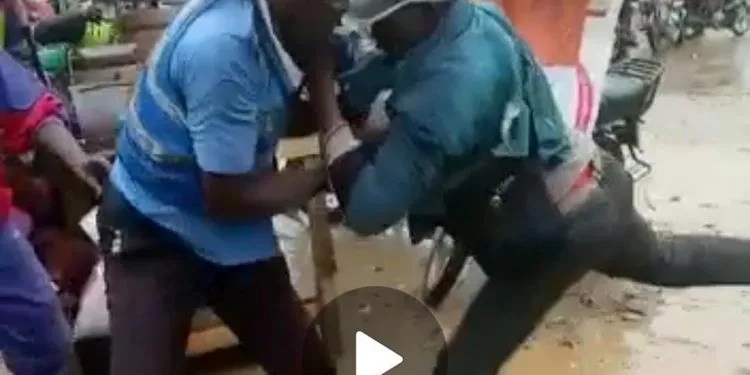 Officer fights civilian Cameroon
