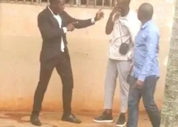 Student fights teacher in Yaounde
