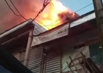 Marche Mboppi in flames