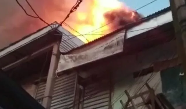 Marche Mboppi in flames