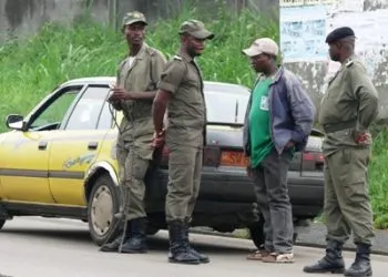 Police gendarme officers steal phone from taxi driver Buea