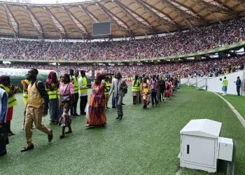 over 700 Jehovah's Witnesses baptized in Cameroon, attended by over fifty thousand people