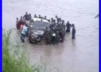 Cameroon: Two dead as vehicle carried by flood in North Region