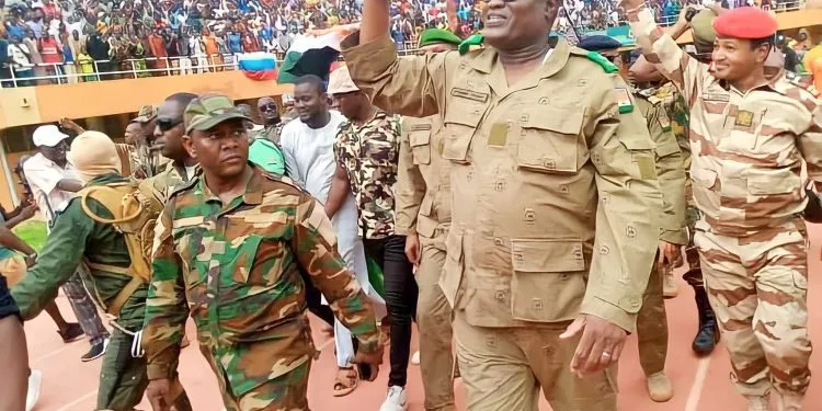 Thousands gathered at the main stadium in #Niamey, #Niger to support the military coup, as the deadline for #junta to step down expires. #ECOWAS threatened to intervene militarily if ousted President Mohamed Bazoum was not reinstated ?