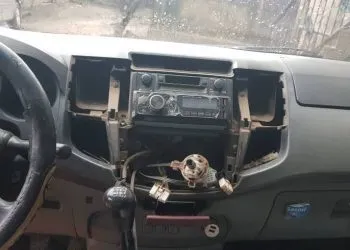 Douala: Eight parked vehicles broken and components stolen by bandits