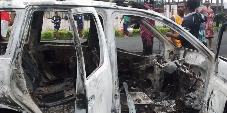 Cameroon Separatist deadly attack in Muea, Buea leaves three dead, car burned. Watch video