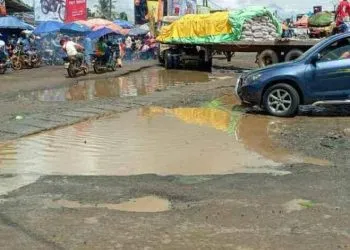 Bad roads in Douala lead to a hike in the prices of basic commodities and transportation
