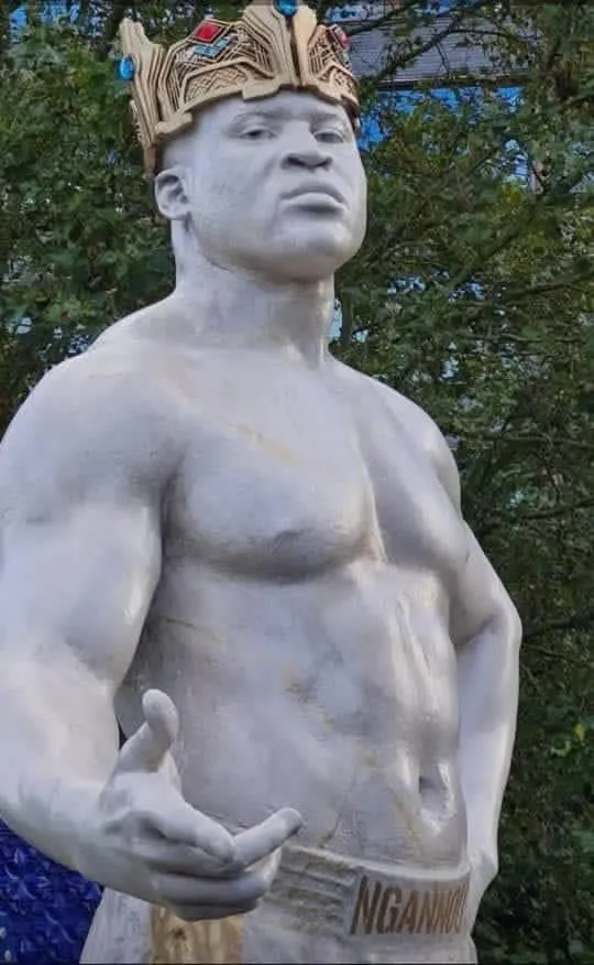 Ngannou Statua