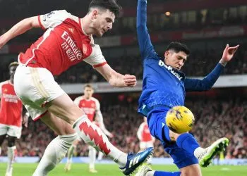 Arsenal squander chance to go top of EPL Table