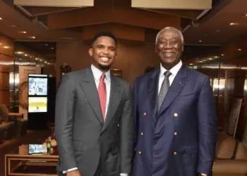Samuel Mvondo Ayolo refuse de saluer Eto’o Fils