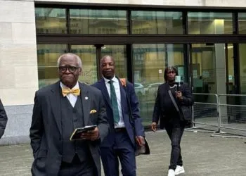 Akere Muna Londres