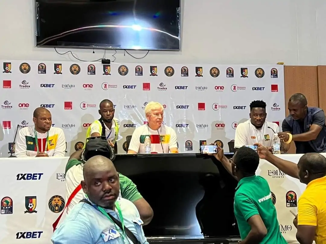 Lors d'une conférence de presse tenue ce vendredi, l'entraîneur sélectionneur des Lions Indomptables, Marc Brys, a annoncé que les problèmes liés au staff technique qui l'accompagnera sur le banc de touche ont été résolus