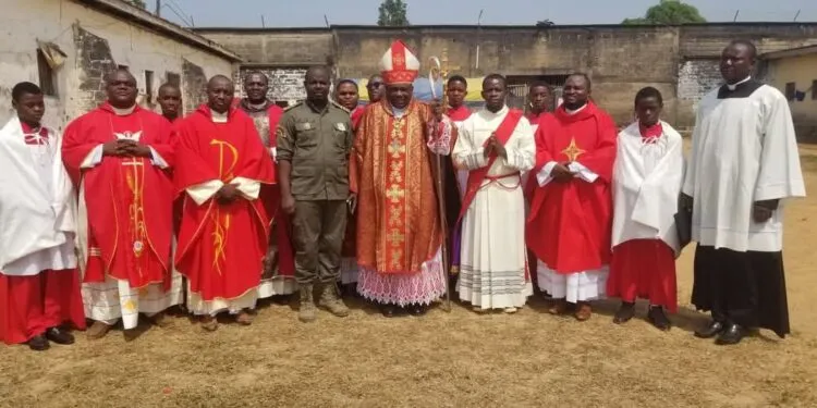 Bishop of Mamfe visits prison