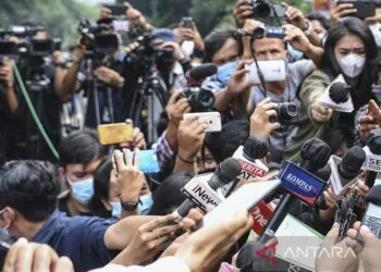 Anies Baswedan Tiba Di Polda Metro 171120 Hma 4