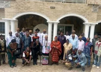 Fon of Nso visits Paramount ruler of Buea