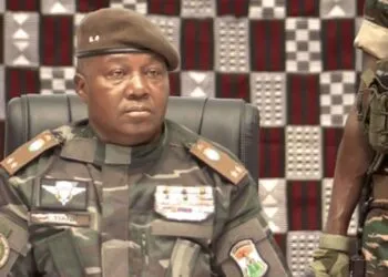 Niger : Le président de la transition dissout tous les partis politiques et instaure une transition de cinq ans