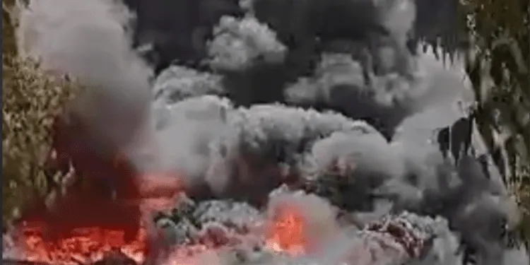 Drame à Zébé Marao : Un incendie ravage trois entrepôts et met en lumière un danger caché