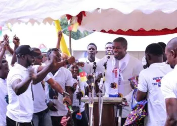 Des jeunes du Sud-Ouest offrent 5 millions FCFA pour soutenir la campagne électorale de Paul Biya