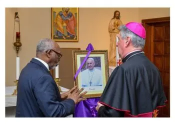Mballa Mbella, the Minister of External Relations of Cameroon, visited the Apostolic Nunciature on April 24, 2024, to sign the condolence book