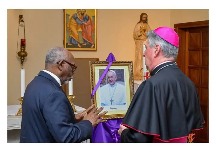 Mballa Mbella, the Minister of External Relations of Cameroon, visited the Apostolic Nunciature on April 24, 2024, to sign the condolence book